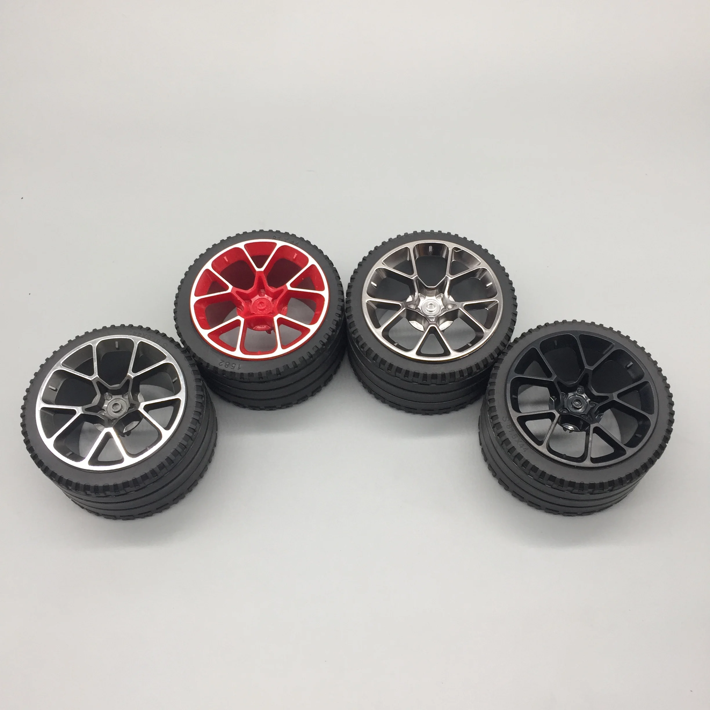 1 unids/lote Bloques de construcción compatibles accesorios de alta tecnología 6139227+ 6217976/42083 Bugatti 82*46mm rueda
