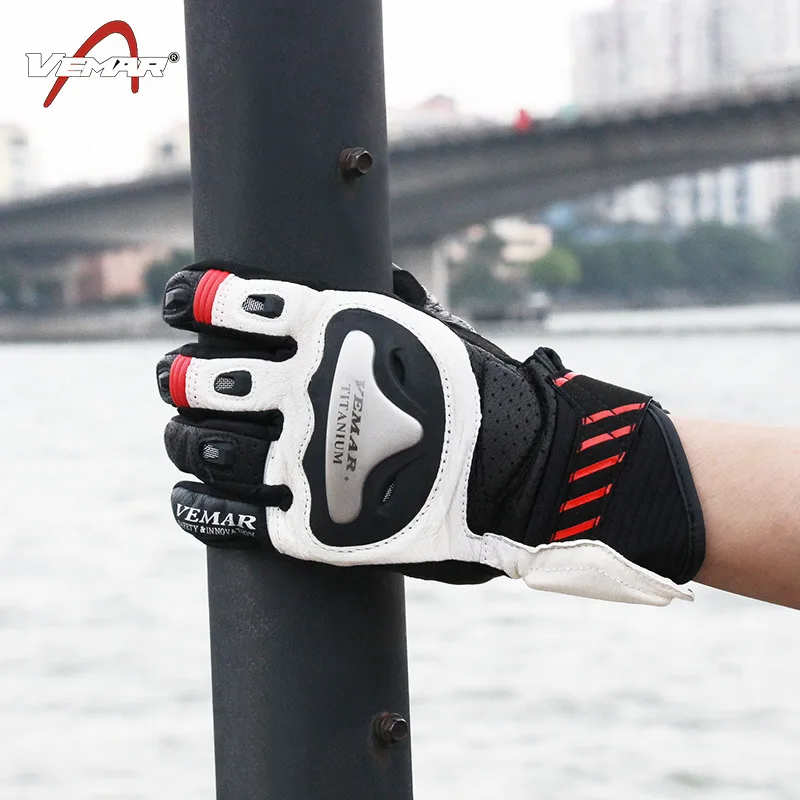 10910223309_735707781