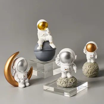 

Astronaut Statue Home Decor Sculpture Cosmonaut Hero Wall Decor Miniatures Model Creative Figurines Crafts desktop decoration