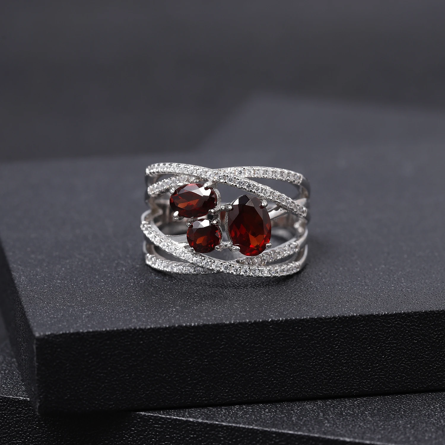 GEM'S BALLET 925 Sterling Silver Criss-Cross Gemstone Ring 1.87Ct Natural Red Garnet Finger Rings For Women Wedding Fine Jewelry