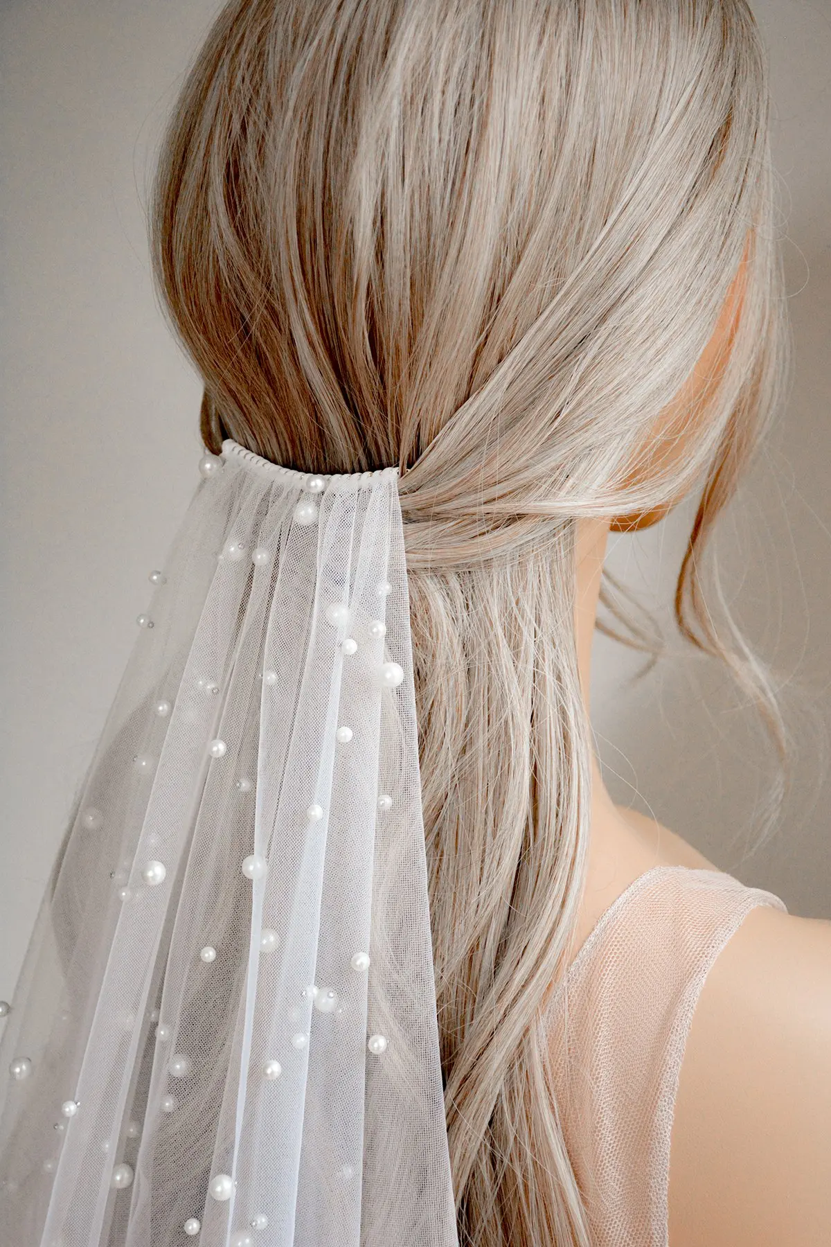 YouLaPan Bridal Veil MIXED PEARL Wedding Veil with Hair Comb 1 Tier Long  Pearl Cathedral Wedding Veil High Quality V182