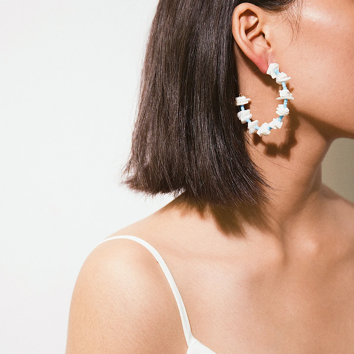 

Bohemian Simple C-shaped Geometric Temperament Jewelry Earrings Female Shell Fragments Rice Beads Semi-circular Hoop Earrings
