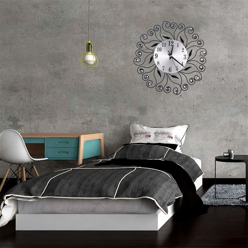 European Retro Wrought Iron Silent Wall Clock Creative Decorative Clock Flower Inlaid Diamond British Wall Clock Home Decor