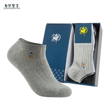 

2020 new casual box packaging men's cotton socks breathable men 5 color mixed wedding gift embroidered monochrome socks