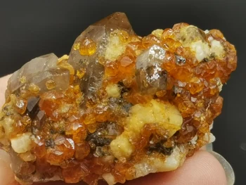 

100% natural crystal garnet, tea body crystal, feldspar mineral crystal symbiosis