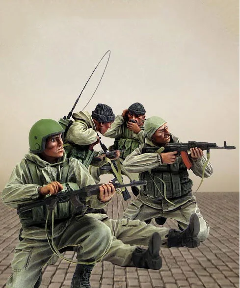 1/35 Смола Модель Строительный комплект рисунок русские солдаты 4 фигурки