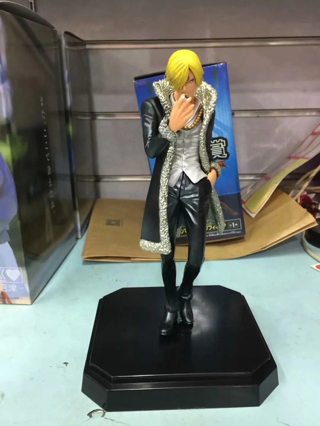 

Anime Model One Piece a Reward Black Cloth Formal Dress Sanji Xiangjishi Boxed Crane Machine Garage Kit