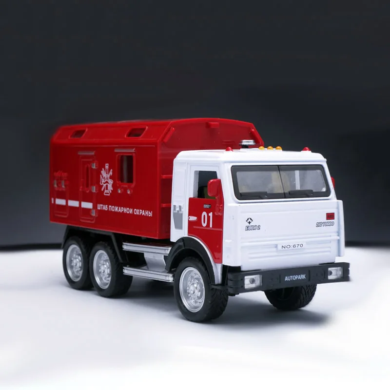 1/32 русский КАМАЗа Военная миниатюрная Игрушечная модель грузовика автомобиля литой под давлением звуковой светильник вытяжные игрушки для детей