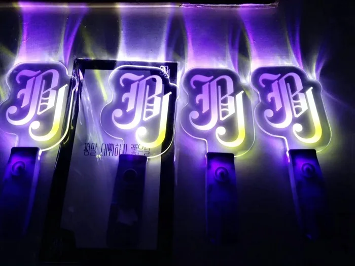 [MYKPOP] JBJ освещение концертов палка вентилятор Поддержка светильник палка KPOP вентилятор Коллекция подарков SA18050306