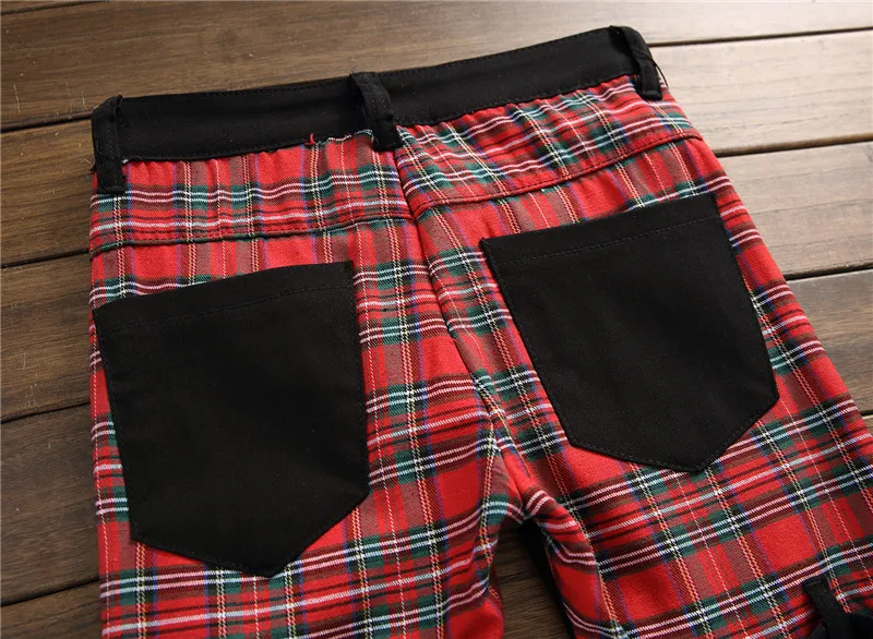 12240601152_901211234