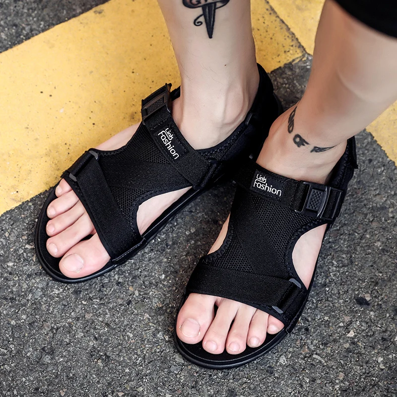 Mens Sandals Vietnam Summer Breathable Walking Men Shoes Lightweight Gladiator Male Sandals for Man Water Footwear 2021 New