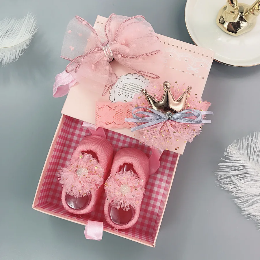 

2020 Infant Newborn Baby Girls 3Pcs/Set Slipper Socks Headband Gift Box Foot Socks Lace Crown Hair Band Accessories Photo Props