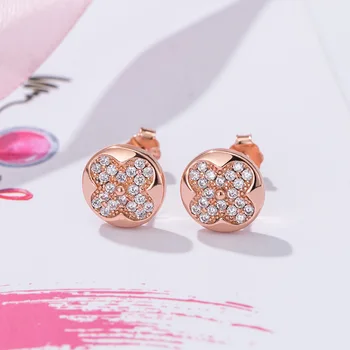 

Shiny zircon four-leaf clover earrings temperament round earrings new Korean version of earrings girlfriends