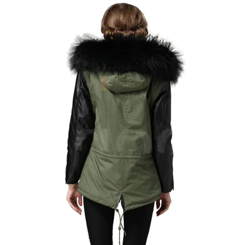 Женская Черная куртка с большим воротником из натурального меха енота