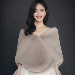 Bealegantom Luxury 2021 Stock High Quality White Winter Warm Wedding Wraps Bridal Cape Fur Jacket Bridal Party Wedding QA1660