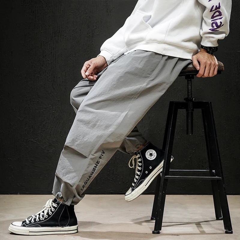 Стрейчевые однотонные брюки с буквенными карманами, серые, большие размеры, мужские шаровары, хип-хоп брюки, спортивные брюки, Hombre, повседневные Модные брюки-карго