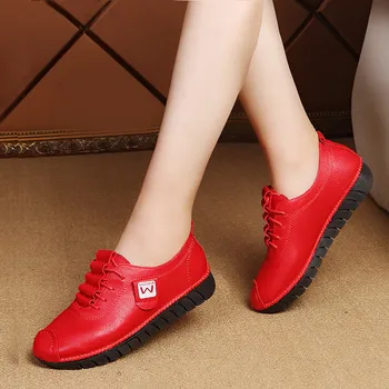 

2019 New Breathable Leather Flats Shoes Woman Sneakers Tenis Feminino Nurse Peas Flats Shoes Plus Size 35~42 Women Shoes