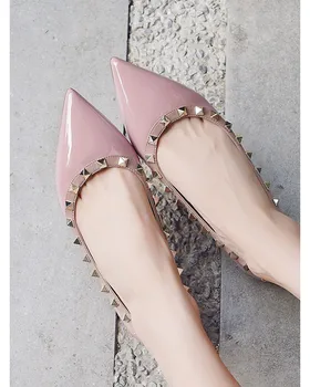

[Worry Girl WUYOUNV] Non-slip bottom shallow mouth rivet pointed toe shoes flat size size patent leather rivet single shoes