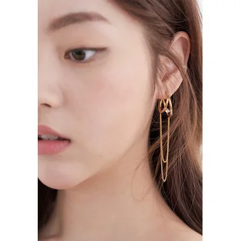 

Timeless Wonder Amazing Zirconia Geo Moon Chained Drop Earrings Women Jewelry Punk Gothic Designer Boho Top Gold Kpop Ins 3672