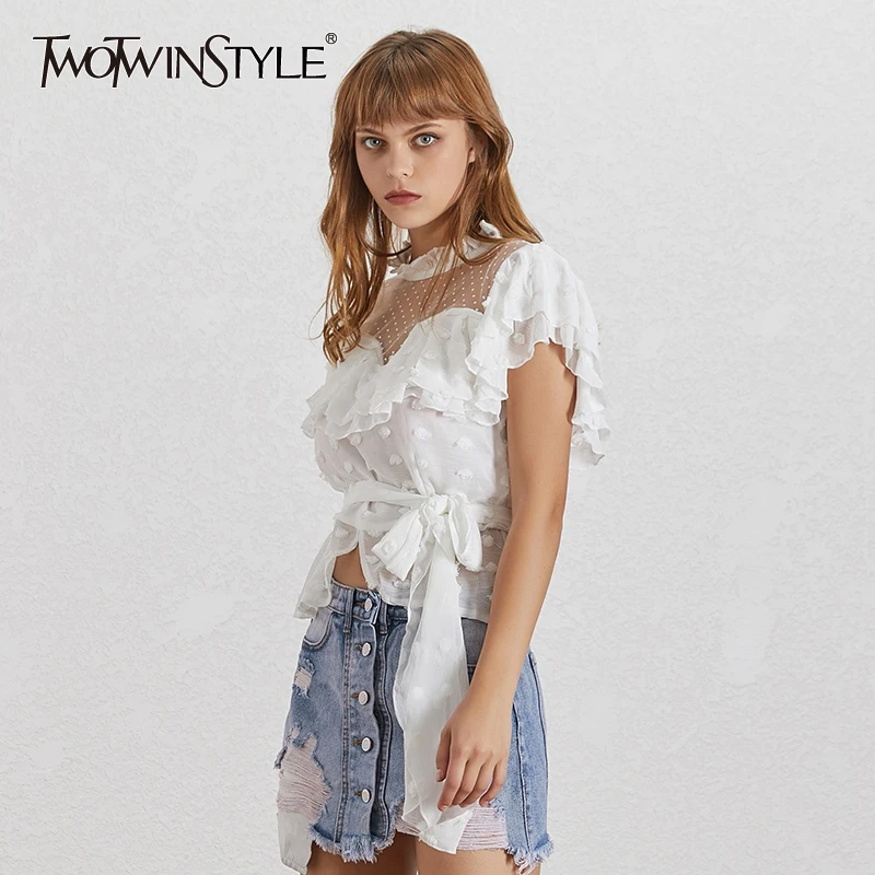 Женская блузка в горошек TWOTWINSTYLE летняя шифоновая с оборками на воротнике