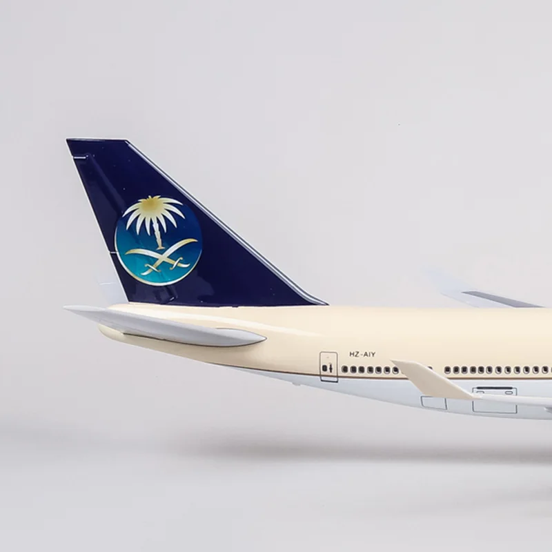 47 см 1/150 масштаб самолет Boeing B747-400 модель самолета Saudi Arabian Airlines с светильник и колесами литой под давлением пластиковый самолет игрушки