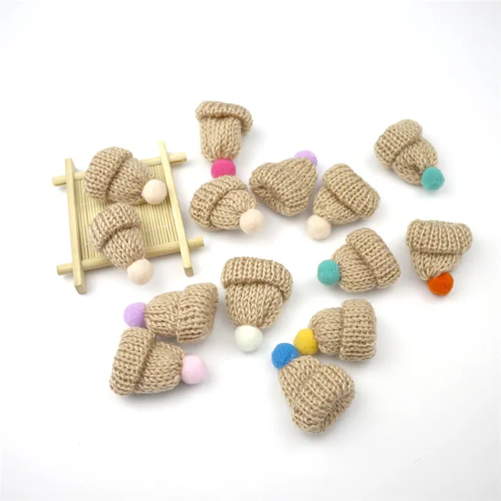 Khaki mini hats 10-50 шт вязаные мини шапки с бубоном DIY ремесло поставки головной убор брошь крючком декор из игрушек ювелирные аксессуары маленькие шапки компоненты - Цвет: Khaki mini hats