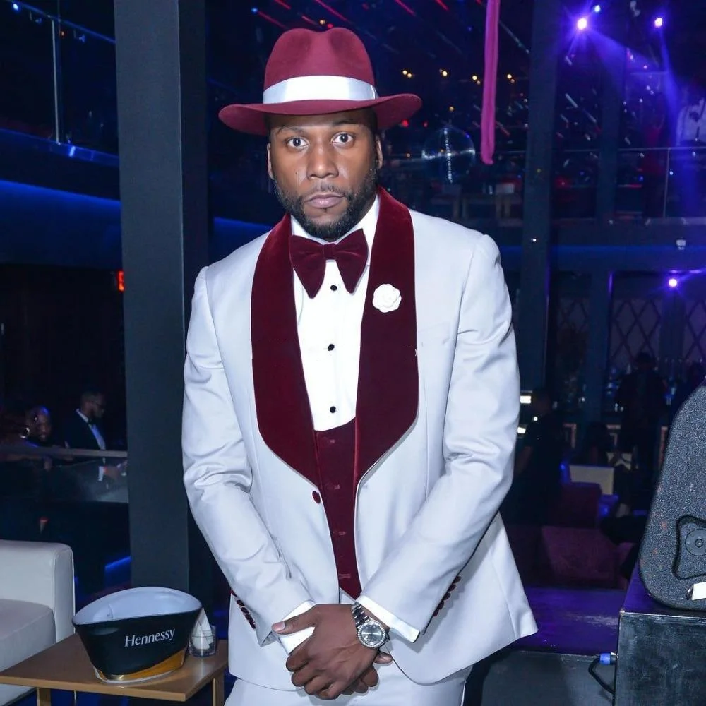 

Popular Groom Tuxedos Shawl Burgundy Lapel Groomsmen One Button Men Suits Wedding/Prom/Dinner Best Man ( Jacket+Pants+Vest)