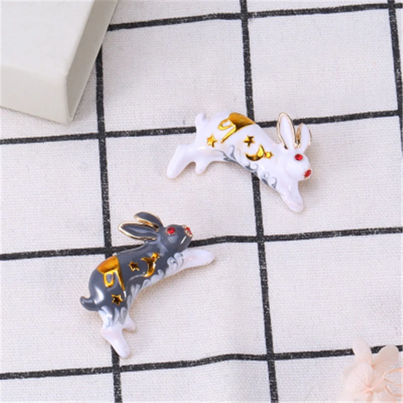 

Enamel Badge Wedding Jewelry Women Lapel Pin Gifts Brooch For Girls Party Badge Jewelry Custom Lovely Running Rabbit Brooches