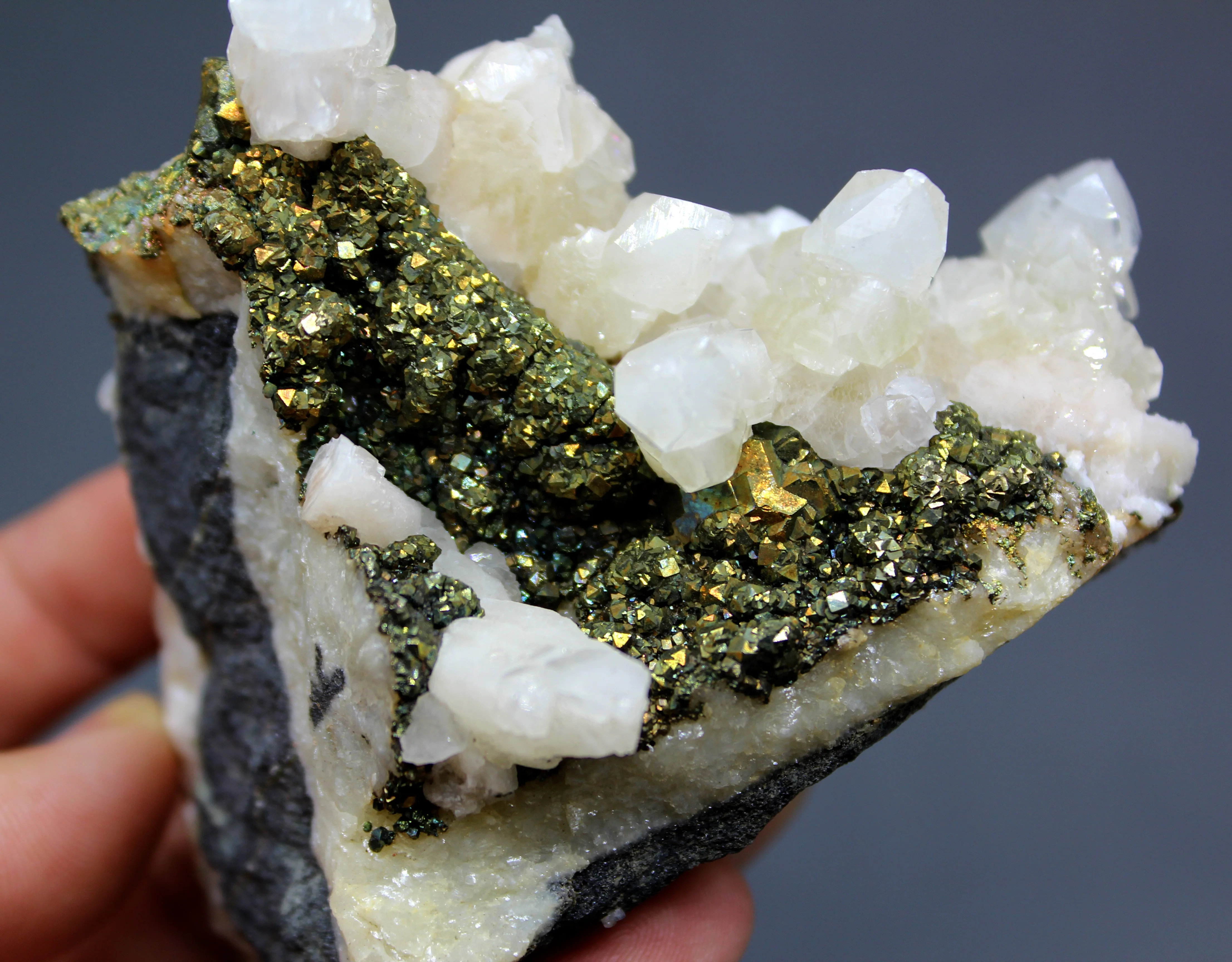 352 г натуральный Пирит и кальцит симбиоз минеральные образцы камней кристаллов