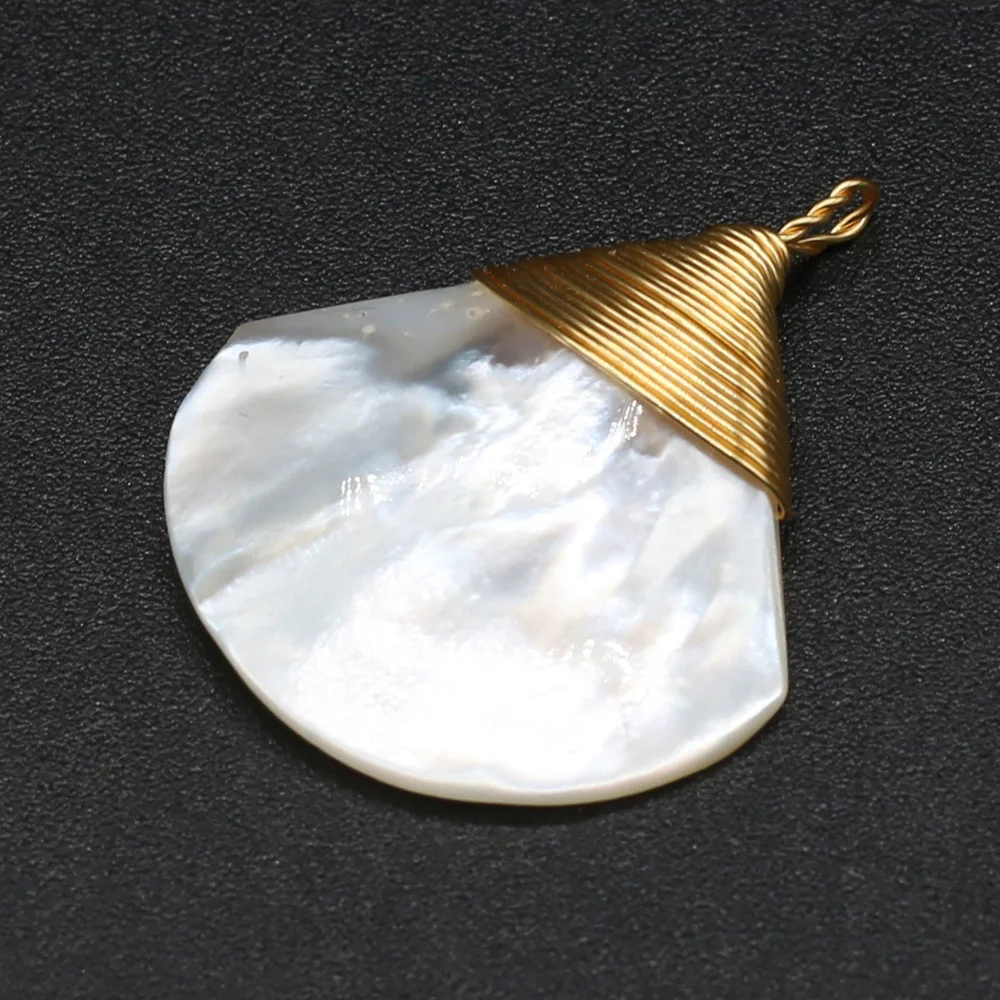 Natürliche Shell Penant Exquisite Muster Sektor Form Muscheln Anhänger Charms für Making DIY Frauen Jewerly Halskette Größe 24x30mm