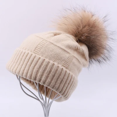 Зимняя винтажная вязаная шапка Skullies для женщин, однотонная женская бини, шапки с настоящим помпон из меха енота, теплая женская Лыжная Шапка Gorro для девочек - Цвет: Beige - Raccoon