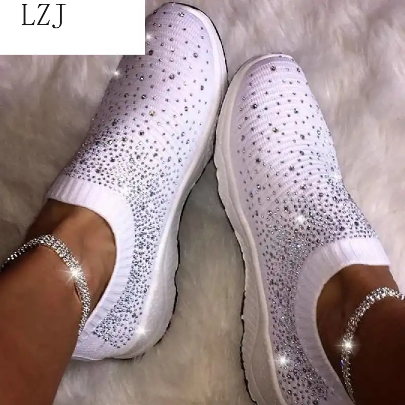 saia com bota cano curto e meia calça