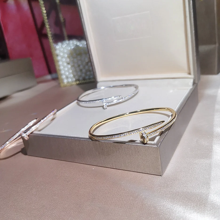 

New fashion wild couple jewelry. S925 sterling silver luxury nail bracelet. Hot men and women accessories. Hardware modeling