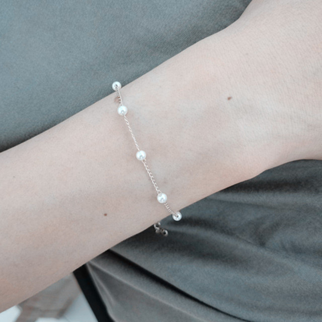 Simple Streetwear Elegant Pearl bracelets Silver Color Beads Chain For Womens Goth Chain On The Hand Charm Jewelry 2021 Kpop