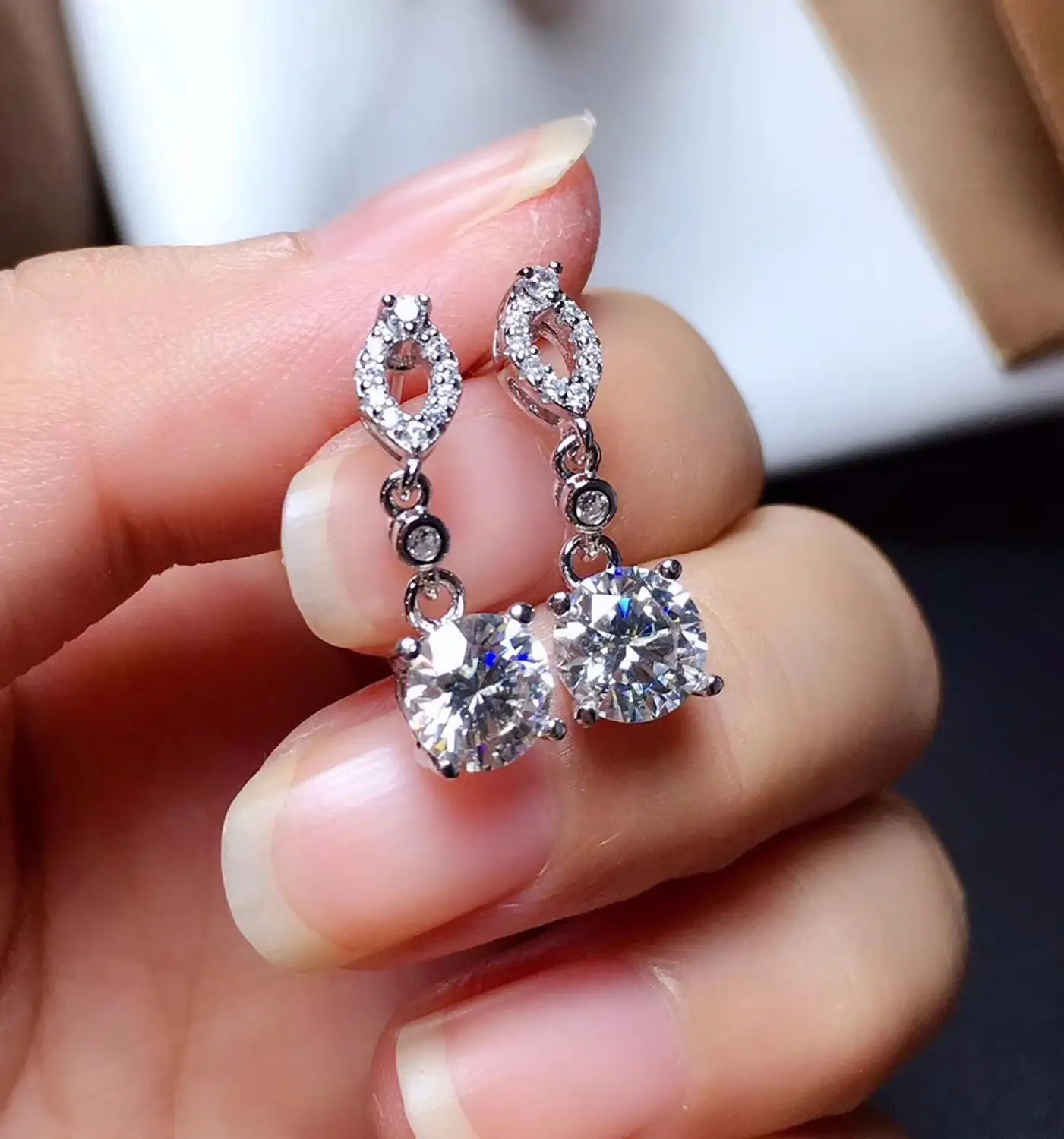 

Moissanite Popular style recommendation, lady ear nails, 925 Sterling silver, high hardness, diamond substitutes
