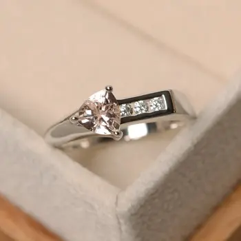

New Simple and Versatile Fashion S925 Sterling Silver and plated Platinum Champagne Ring Triangle Gemstone Ladies Ring Jewelry