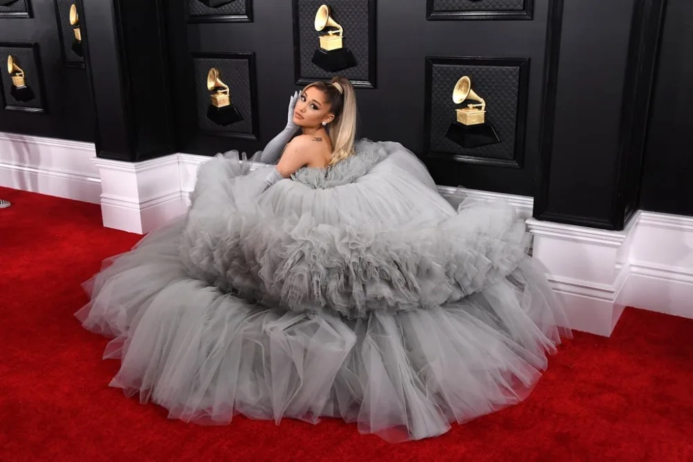 ariana-grande-dress-at-2020-grammy-awards (1)