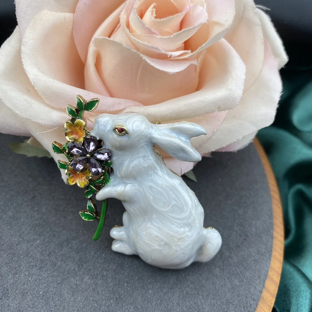Vintage Handmade Enamel Glaze Craft Flowing Cloud Texture Sweet and Lovely Little White Rabbit brooch