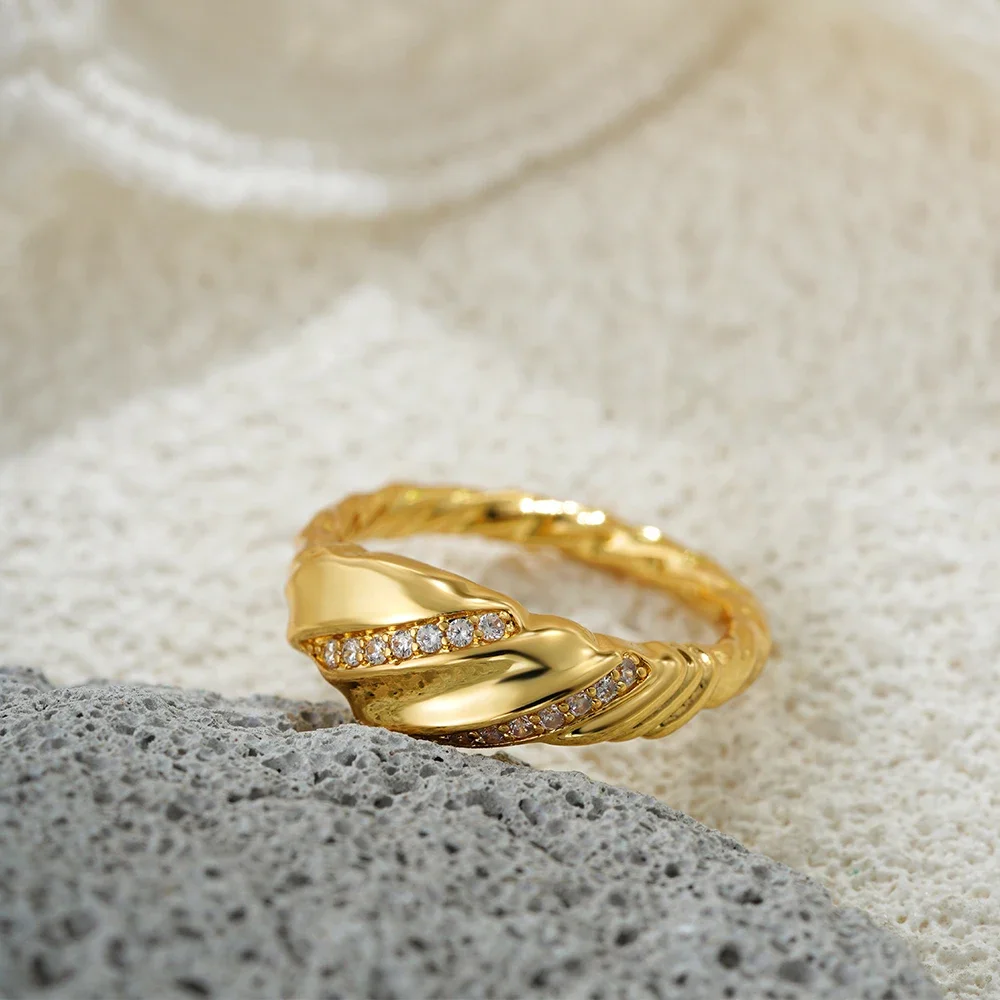 Italianate Inlaid Cubic Zirconia PVD Chunky Rings Simple Striped Dome Wedding Ring Lightweight Engagement Jewelry Bijoux Кольца