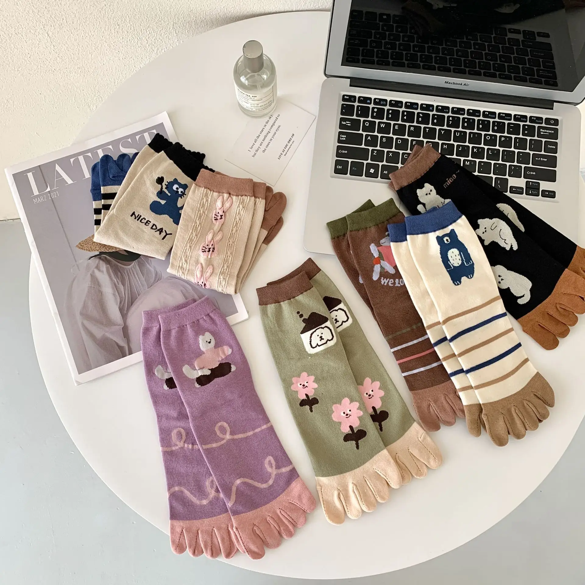 Frauen Herbst Und Winter Reine Baumwolle Fünf Finger Socken Gedruckt Split Toe Socken Vintage Bequeme Socken