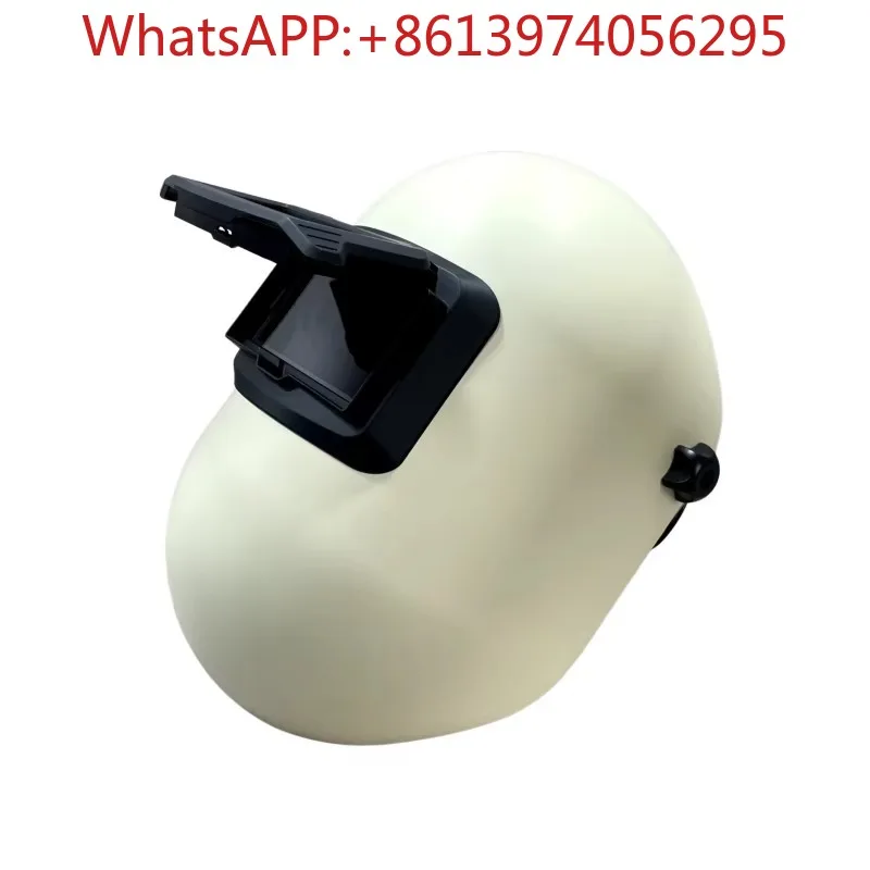 Lunettes de protection pour soudage 108x50mm posées sur une surface métallique, montrant leur conception robuste.