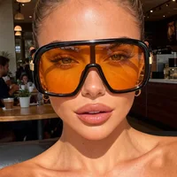 Lunettes de soleil masque vintage à grande monture pour femme, style mode, avec verres dégradés, protection UV400, idéales pour la conduite en extérieur 1