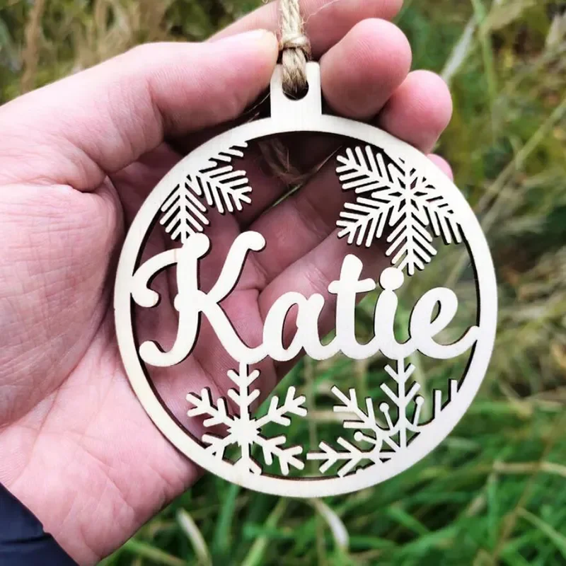 thumbnail image 1 of Diferentes nombres personalizados, decoraciones navideñas con forma de copo de nieve para el hogar, tarjeta de lugar con nombre grabada con láser, decoración navideña, 1 of 5