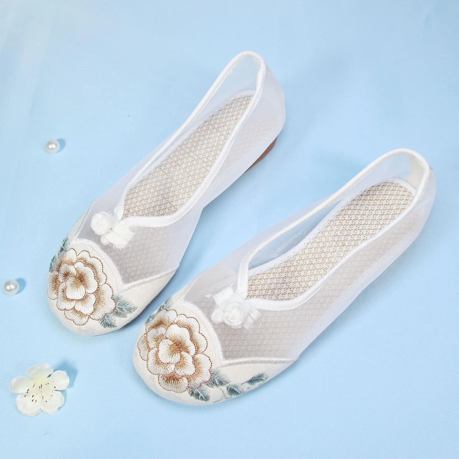 Summer new mesh breathable ancient style Hanfu shoes ethnic style embroidered mesh low heel old Beijing cloth shoes