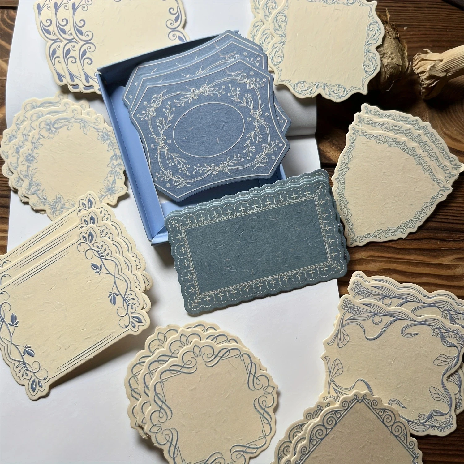 30 Fogli/Scatola Carta Decorativa Rigida con Bordo Floreale in Rilievo Stile Retrò, Scrivibile, per Scrapbooking, Note Adesive in Confezione