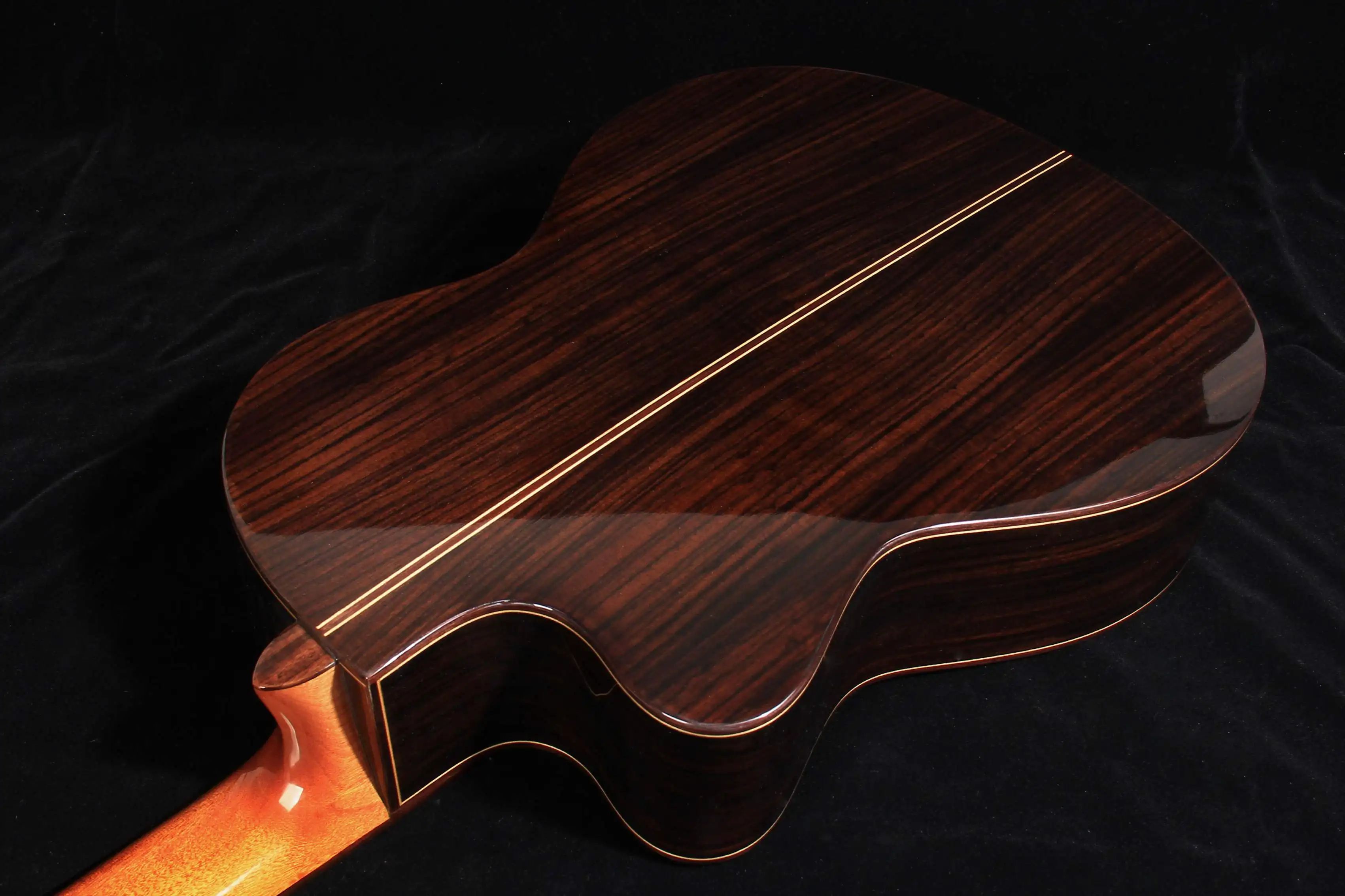 39 inch Solid Red Cedar Classic Electric Guitar 6 String High gloss Natural Clolor Classical Guitar 19fret with Armrest Bone Nut classical guitar
