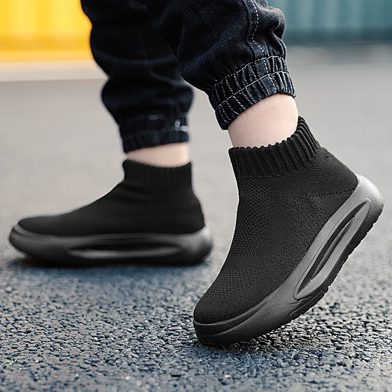 2025 Scarpe da ginnastica di moda per bambini per ragazzi e ragazze Scarpe da tennis Scarpe da corsa sportive traspiranti Scarpe da corsa per maglieria casual per bambini