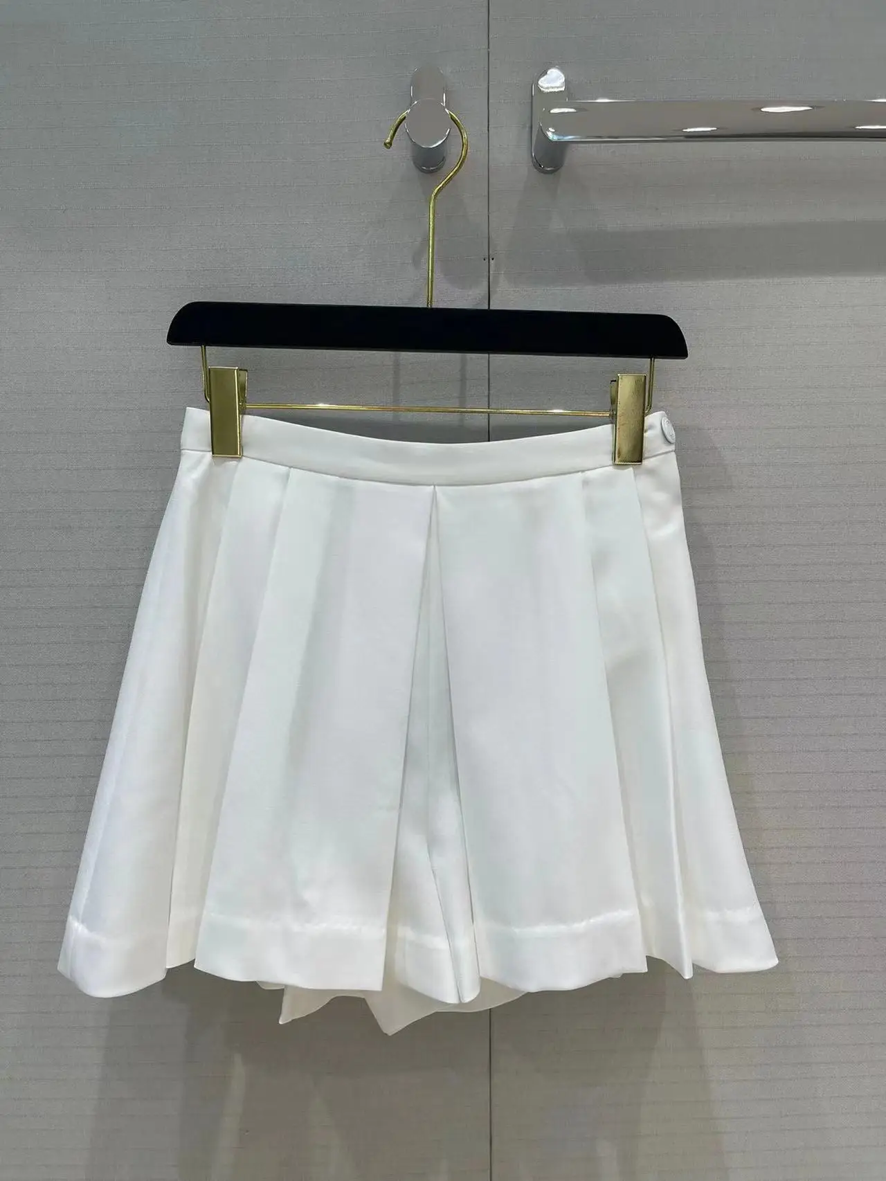 

High Quality Women's Shorts Solid Casual Shorts Pleated Vacation White Fashion Runway Spring Summer 2022 New Mini Shorts