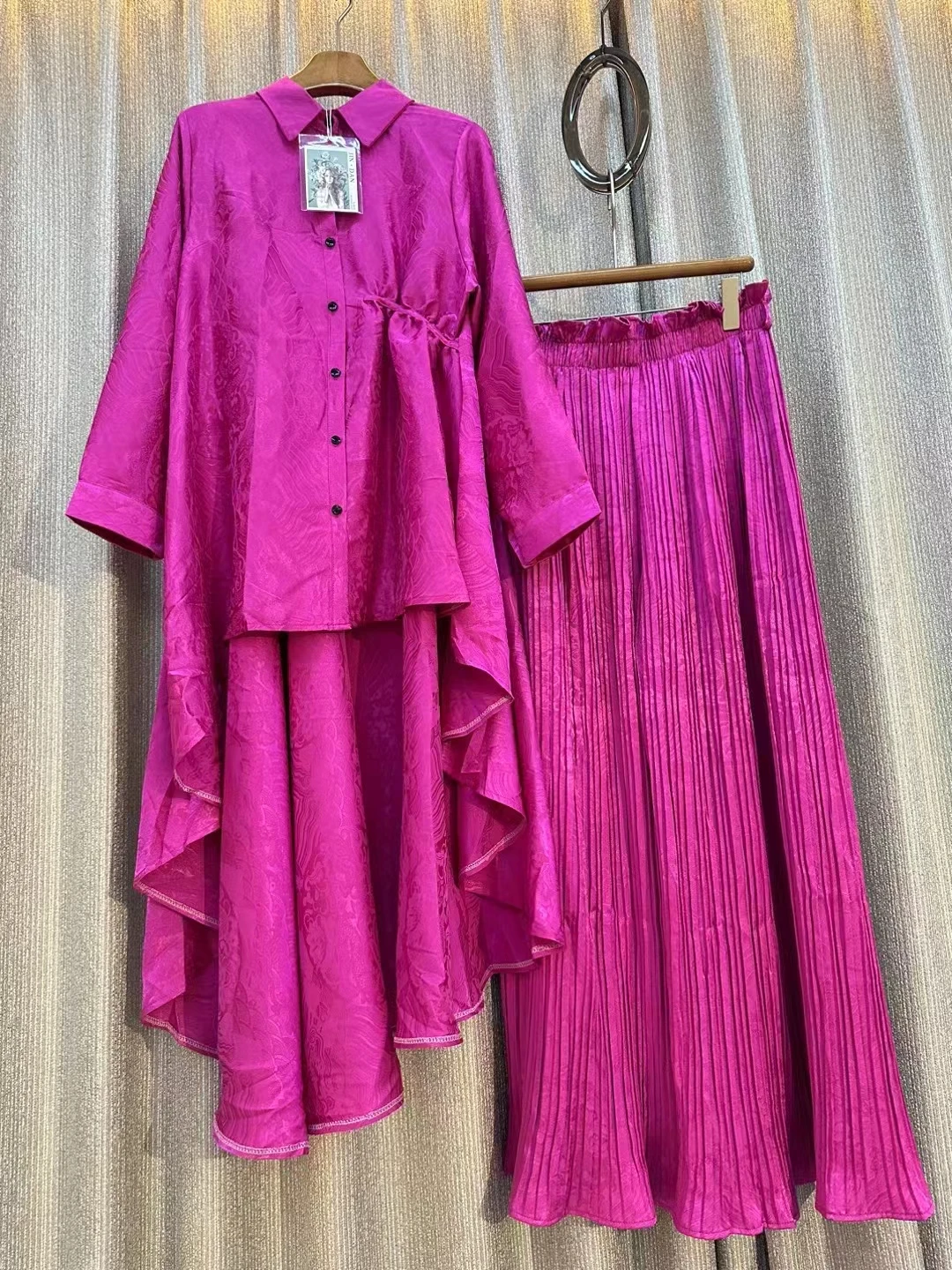 

Женский комплект из двух предметов с принтом, летнее асимметричное платье-рубашка с длинным рукавом и эластичным поясом, шикарный и элегантный комплект с широкими штанинами, 2024