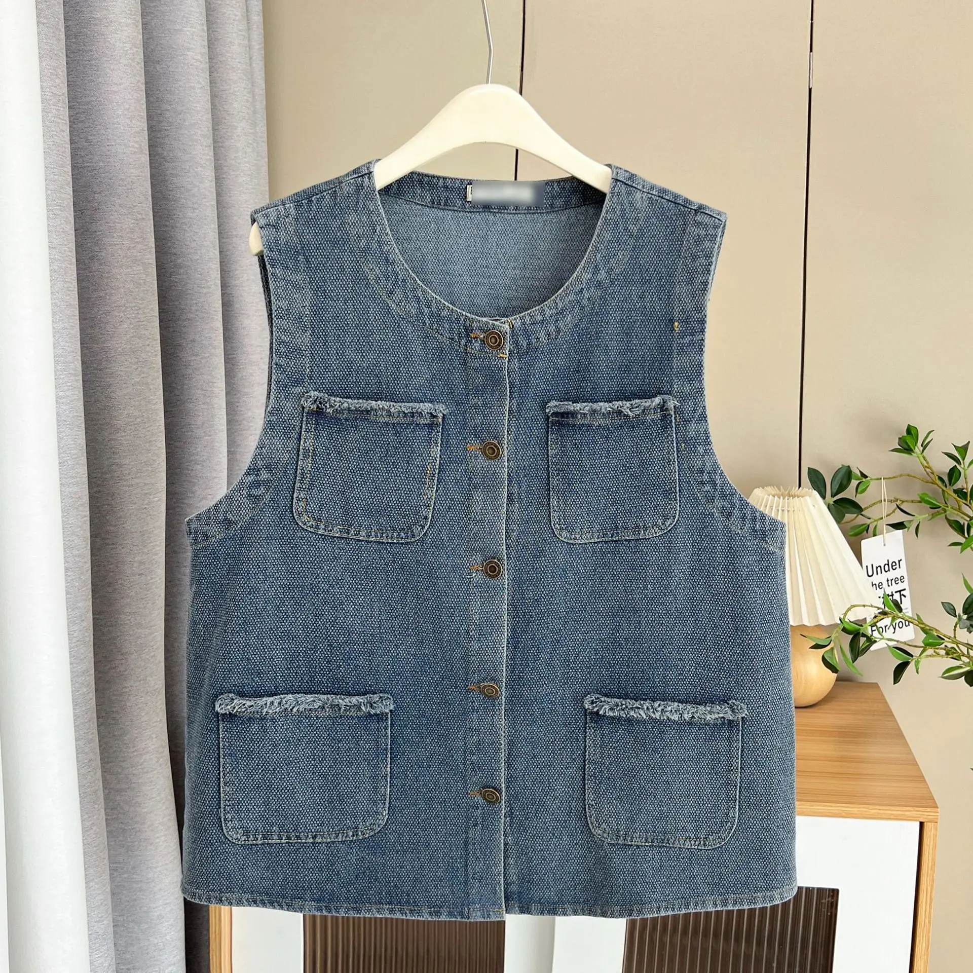 Fashion Plus Size Women's Denim Vest Stylish Fringed Pocket Workwear Autumn Of 2025 Sleeveless Jacket 977